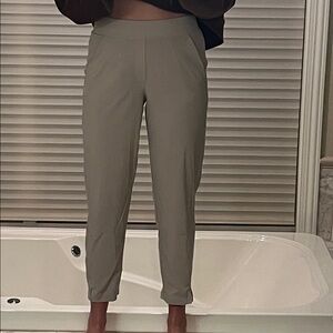 Athleta Women's Cropped Tan Pants